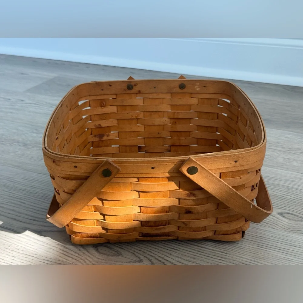 Longaberger Vintage Large Berry Basket With Handle Signed 2000 12” By 12” By 6”